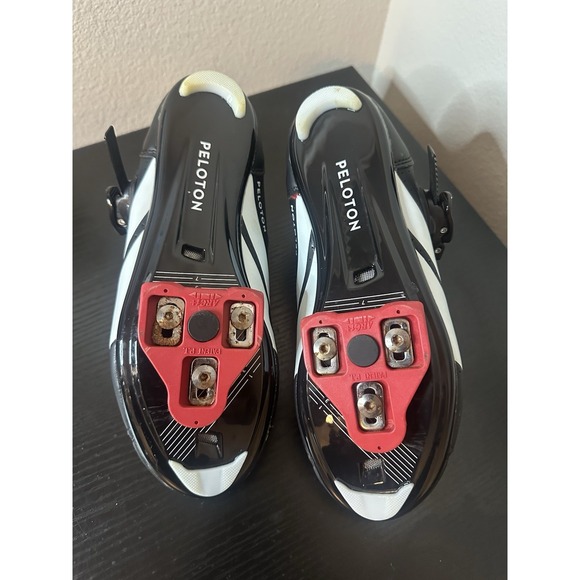 PELOTON womens cycling shoes sz 40 / US 9 w/ cleats - Picture 7 of 8